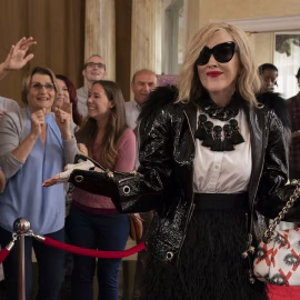 Moira Rose's Outfits | Tecnoluxury.com